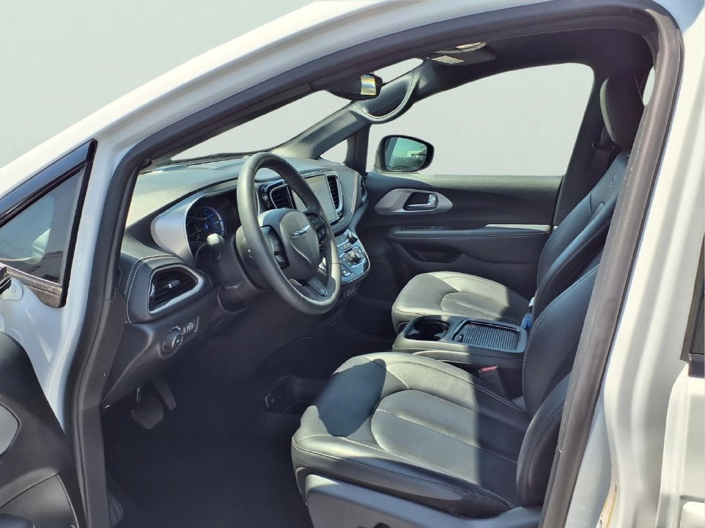 Used 2024 Chrysler Pacifica Limited FWD image 19