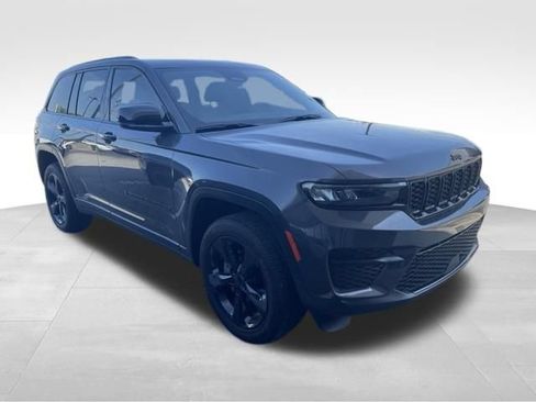 Used 2023 Jeep Grand Cherokee Altitude AWD/4WD image 1