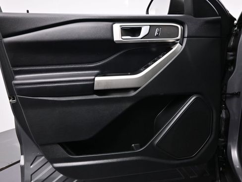 Used 2022 Ford Explorer XLT w/ Equipment Group 202A image 20