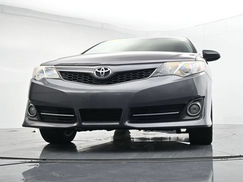 Used 2014 Toyota Camry SE w/ Leather Package FWD image 33