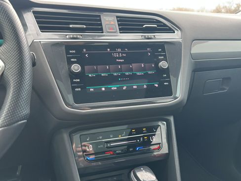 Used 2023 Volkswagen Tiguan SE R-Line image 33