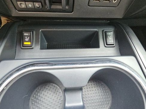 Used 2019 Nissan Titan SV w/ SV Convenience Package image 16