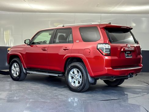 Used 2018 Toyota 4Runner SR5 AWD/4WD image 5