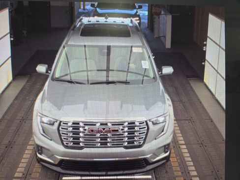 Used 2024 GMC Acadia Denali image 18