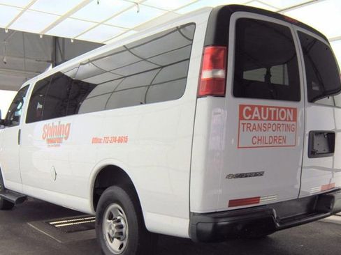Used 2022 Chevrolet Express 3500 LS RWD image 3