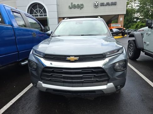 Used 2022 Chevrolet TrailBlazer LT FWD image 2