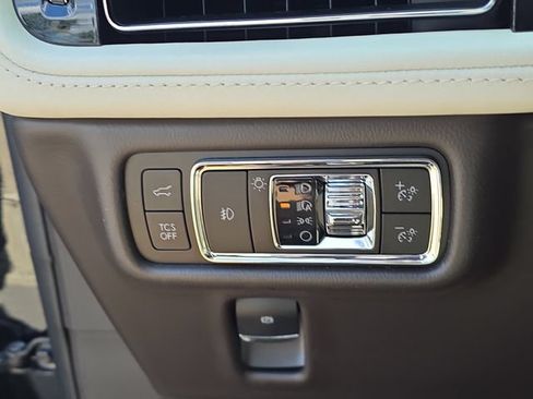Used 2023 Lincoln Nautilus Black Label AWD/4WD image 13