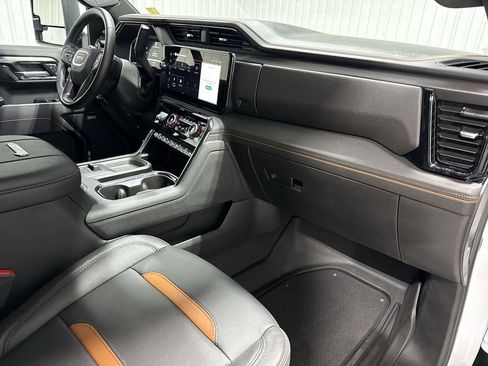 Used 2025 GMC Sierra 2500 AT4 image 30