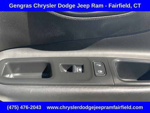 Used 2017 Jeep Renegade Altitude AWD/4WD image 14