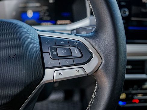 New 2025 Volkswagen Taos SE image 17