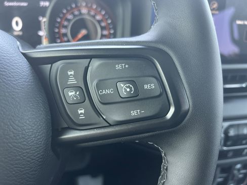 Used 2025 Jeep Gladiator Sport image 20