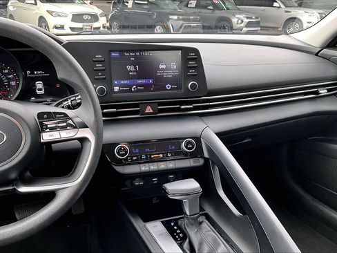 Used 2023 Hyundai Elantra SEL image 6