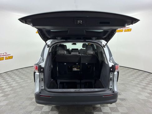 Used 2021 Toyota Sienna LE FWD image 5
