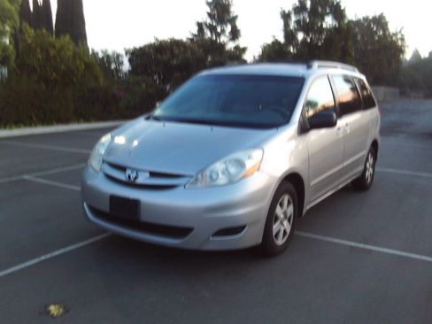 Used 2004 Toyota Sienna XLE FWD image 5