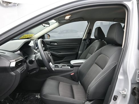 Used 2024 Nissan Altima 2.5 SV image 17