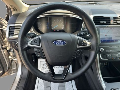 Used 2020 Ford Fusion SE FWD image 19
