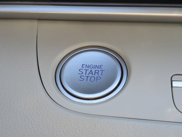 Used 2025 Hyundai Elantra Limited FWD image 27
