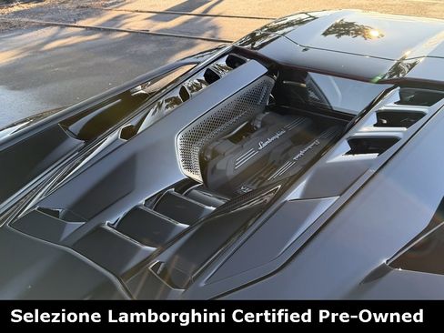 Used 2024 Lamborghini Revuelto image 18
