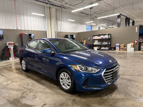 Used 2017 Hyundai Elantra SE image 15