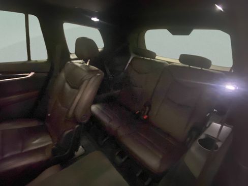Used 2020 Cadillac XT6 Premium Luxury FWD image 21