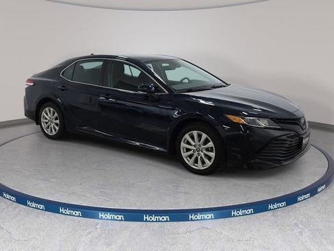 Used 2019 Toyota Camry LE w/ Convenience Package FWD image 4
