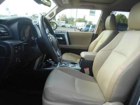 Used 2022 Toyota 4Runner SR5 Premium image 8