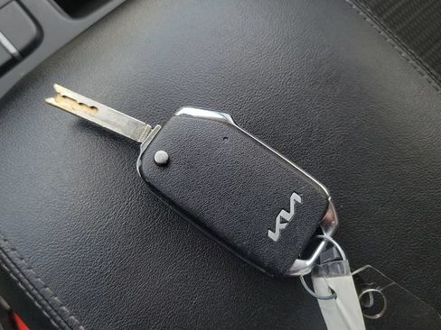 Used 2023 Kia Sorento LX FWD image 26