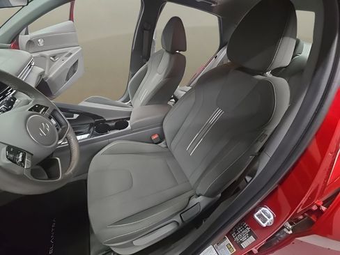 Used 2025 Hyundai Elantra SEL FWD image 14