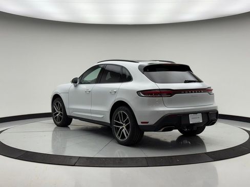 Used 2025 Porsche Macan image 3