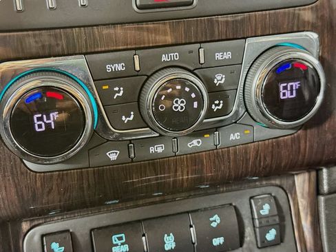 Used 2016 Chevrolet Traverse LT FWD image 17