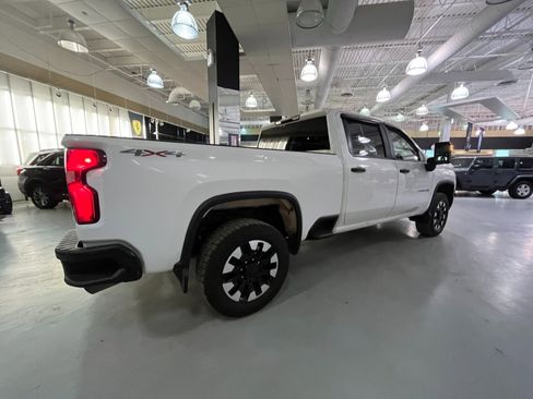 Used 2020 Chevrolet Silverado 2500 Custom w/ Custom Value Package image 5