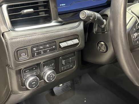 Used 2024 GMC Yukon Denali w/ Denali Reserve Package image 16