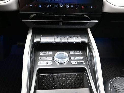 Used 2024 Lincoln Nautilus Reserve AWD/4WD image 45