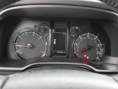Used 2022 Toyota 4Runner SR5 AWD/4WD image 21