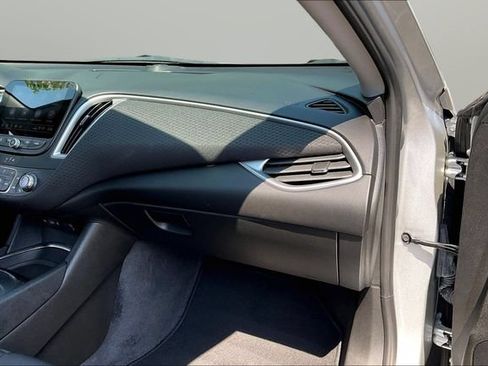 Used 2022 Chevrolet Malibu LT FWD image 16