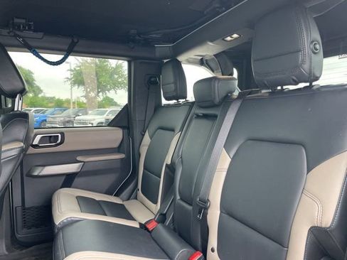 Used 2023 Ford Bronco Wildtrak image 14