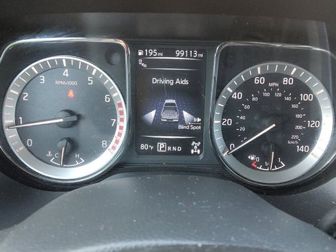 Used 2018 Nissan Titan SV w/ SV Convenience Package AWD/4WD image 23