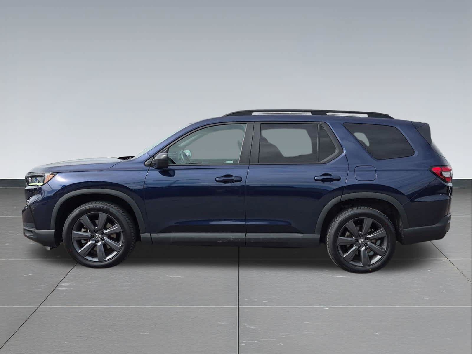 Certified 2024 Honda Pilot Sport image 3