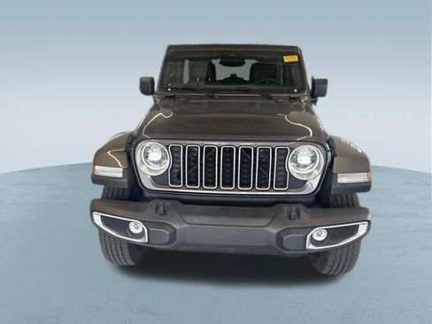 Used 2025 Jeep Wrangler Unlimited Sahara AWD/4WD image 2