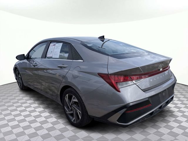 Used 2025 Hyundai Elantra SEL FWD image 5