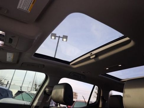 Used 2020 GMC Acadia SLT w/ Driver Alert Package II image 3