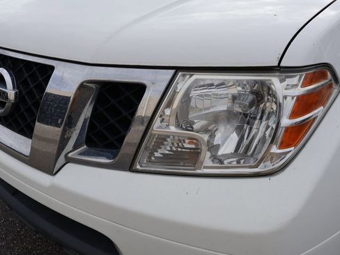 Used 2020 Nissan Frontier SV w/ SV Utility Package image 3