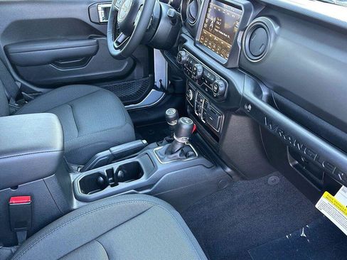 Used 2023 Jeep Wrangler Unlimited w/ Sun & Screen Package image 12