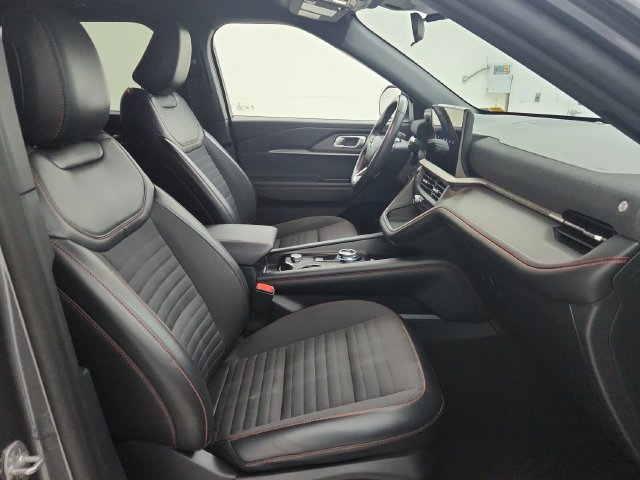 Used 2025 Ford Explorer ST-Line w/ ST-Line Street Pack AWD/4WD image 67