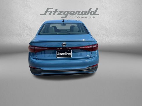 Used 2025 Volkswagen Jetta SE FWD image 11