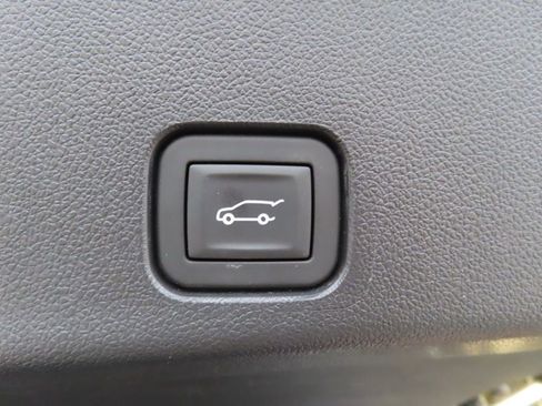 Used 2025 GMC Acadia Elevation image 46