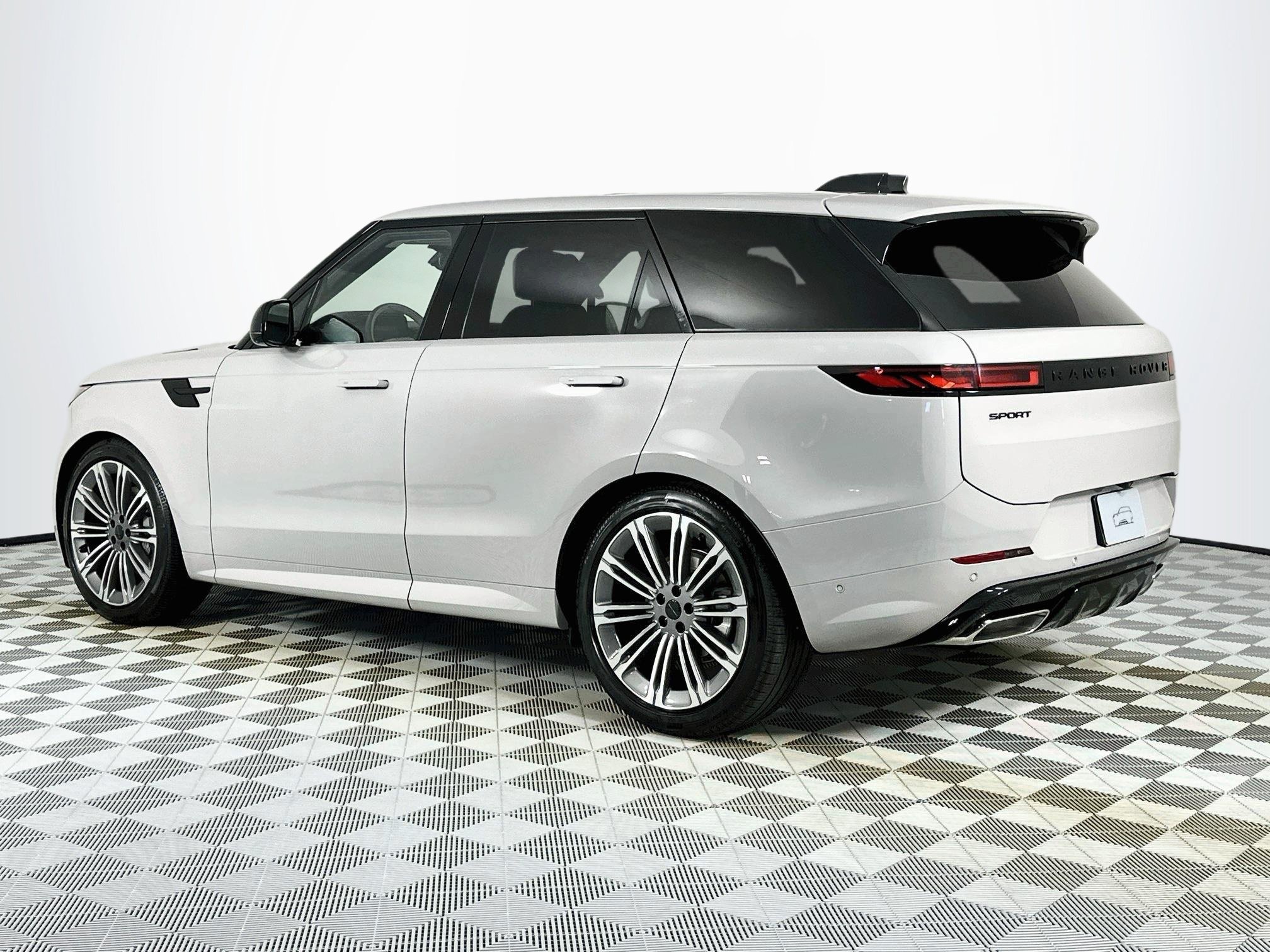 New 2027 Land Rover Range Rover Sport Dynamic SE AWD/4WD image 7