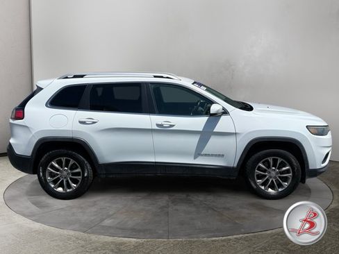Used 2019 Jeep Cherokee Latitude Plus w/ Cold Weather Group AWD/4WD image 8
