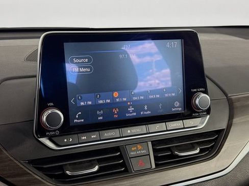 Used 2024 Nissan Altima 2.5 SV FWD image 14