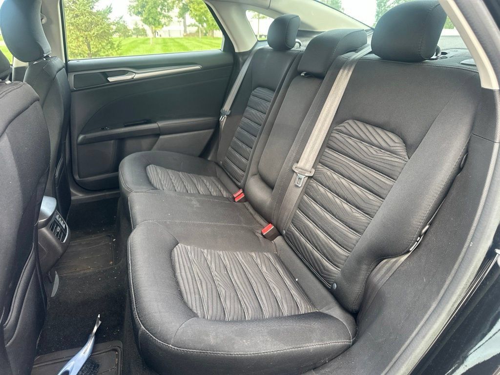 Used 2016 Ford Fusion SE FWD image 13
